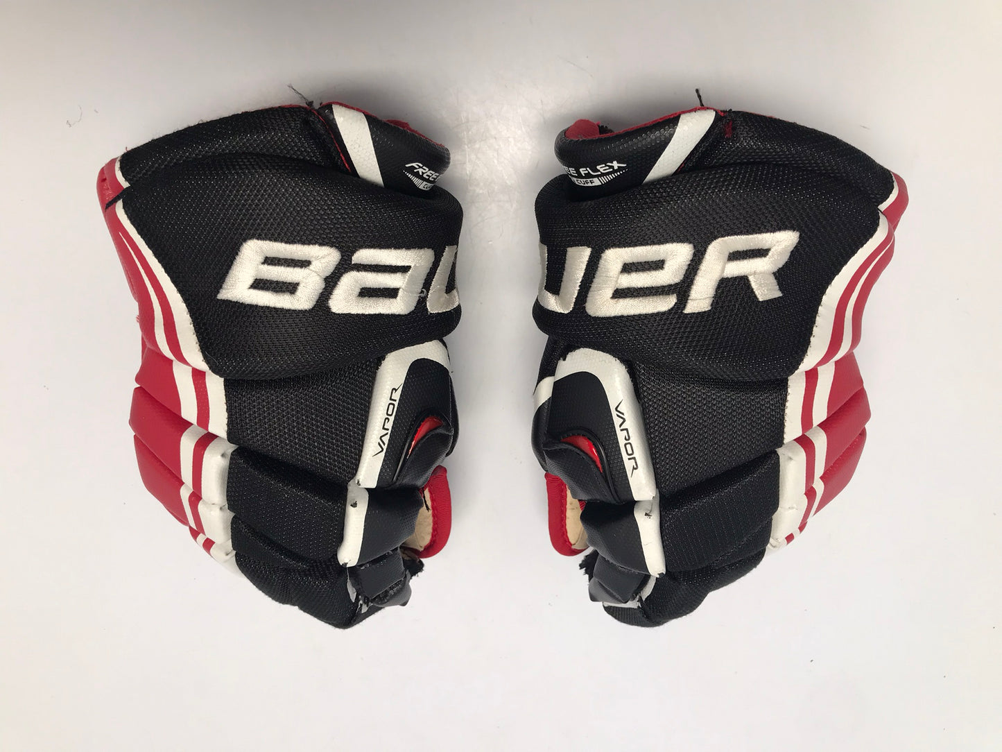 Hockey Gloves Child Size 12 inch Junior Bauer Vapor X 70 Black Red Like New Outstanding Quality