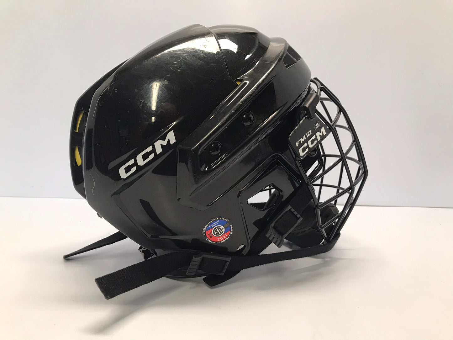 Hockey Helmet Child Size Youth Small Age 4-6 CCM with Cage Manufactured Dec 2021 Expires Dec 2027