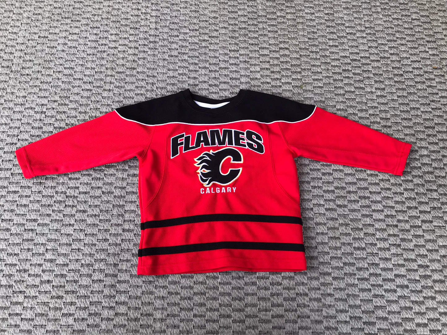 Hockey Jersey Child Size 5 Calgary Flames Red Black Like New