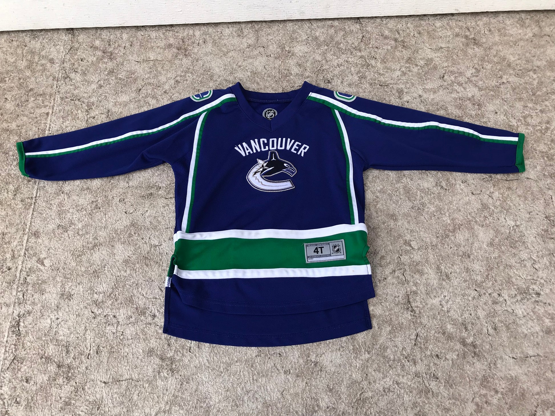 Hockey Jersey Child Size Youth NHL Vancouver Canucks Blue Like New