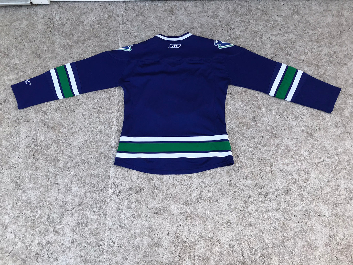 Hockey Jersey Ladies Size Medium Vintage Vancouver Canucks Blue Green Excellent