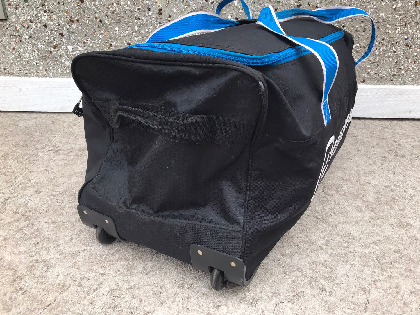 Hockey Lacrosse Sports Gear Bag Warrior Junior Size Excellent Condition On Wheels Black Blue
