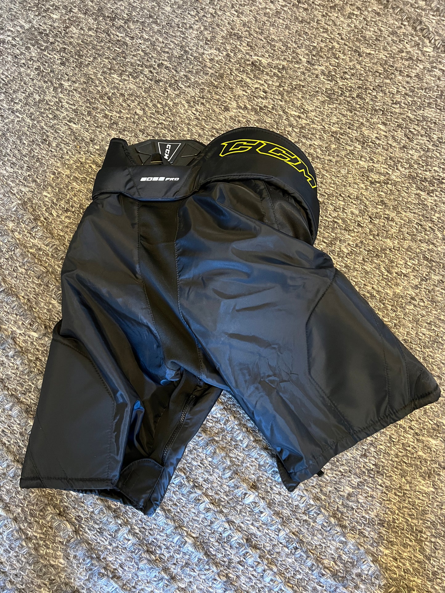 Hockey Pants Men's Size Medium Senior CCM Pro New Outstanding Quality