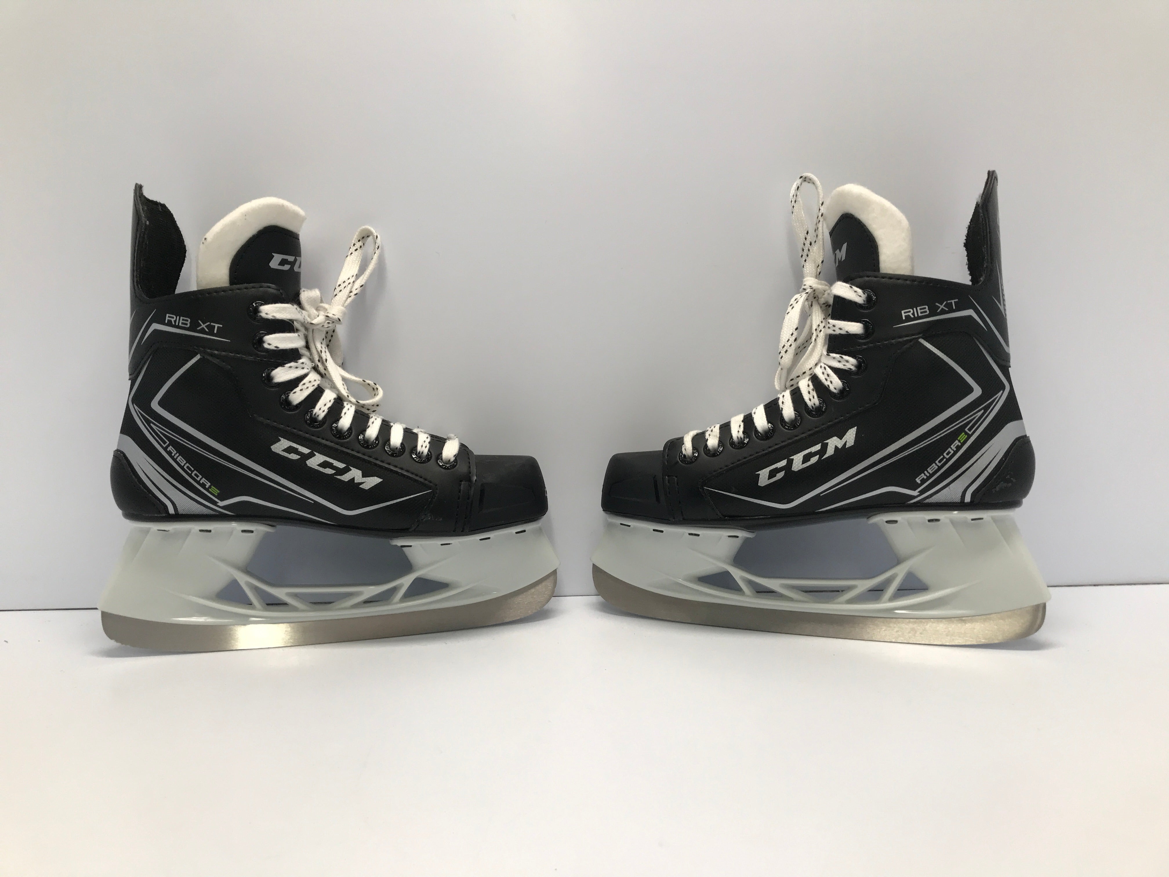 Hockey Skates Child Shoe Size 5 Skate Size 4 CCM NEW KidsStuffCanada