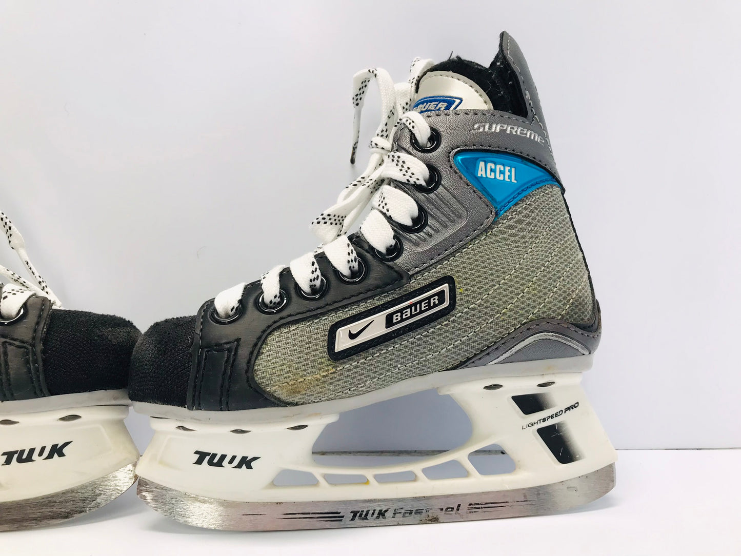 Hockey Skates Child Size 11 Shoe Size Bauer Supreme Excellent
