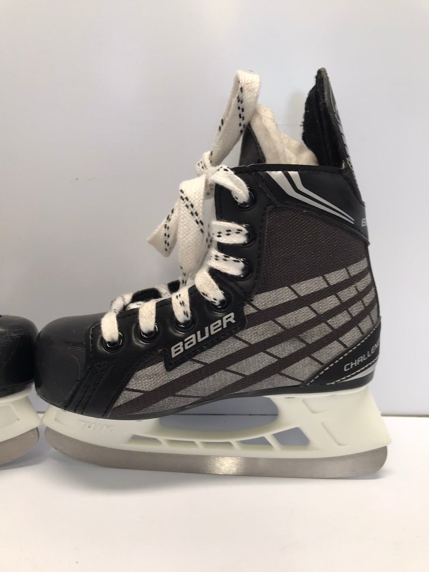 Hockey Skates Child Size 12 Shoe Size Bauer Challenger New Demo Model