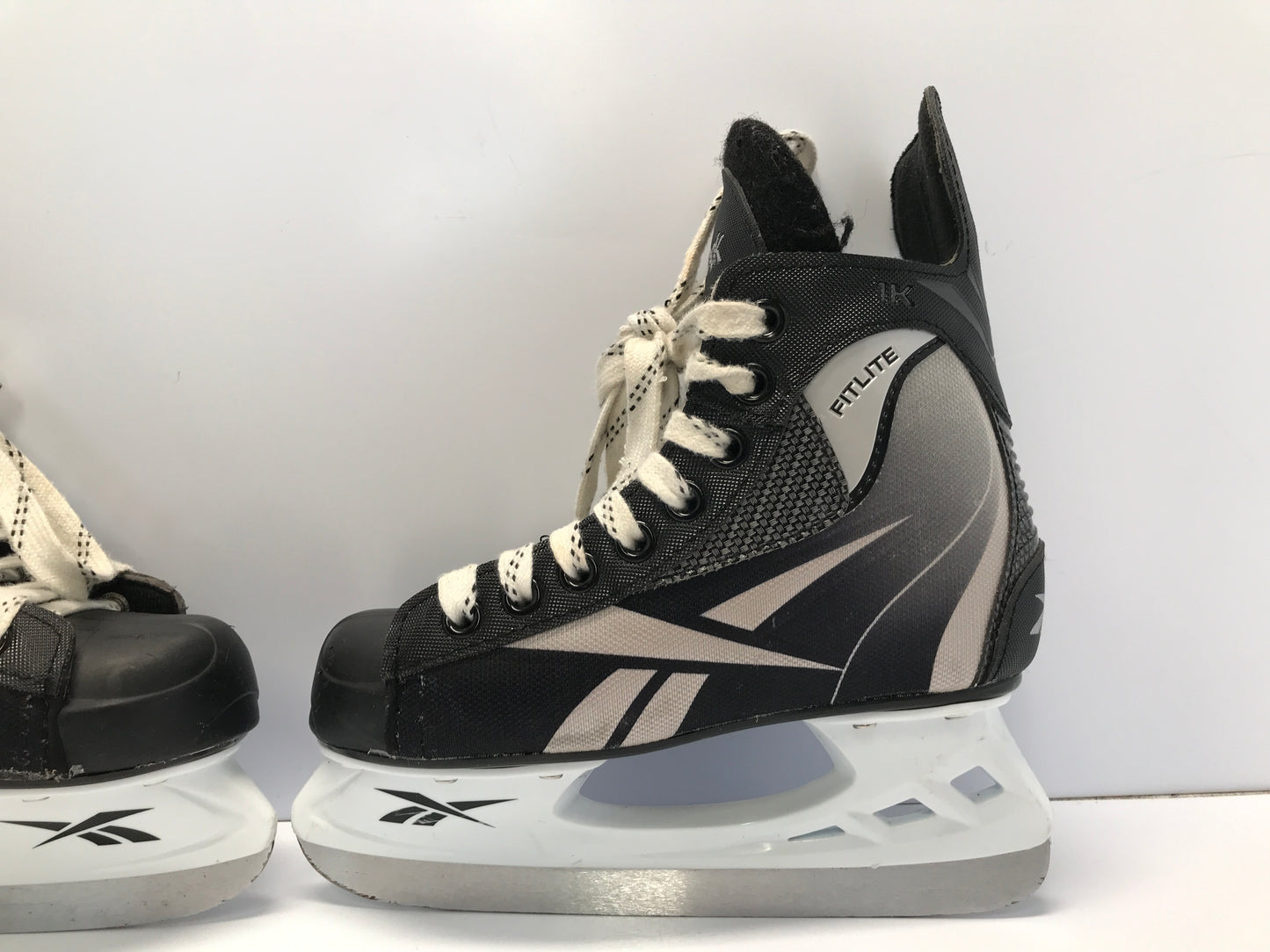 Hockey Skates Child Size 1 Shoe Size Skates Size 13 Reebok Like New