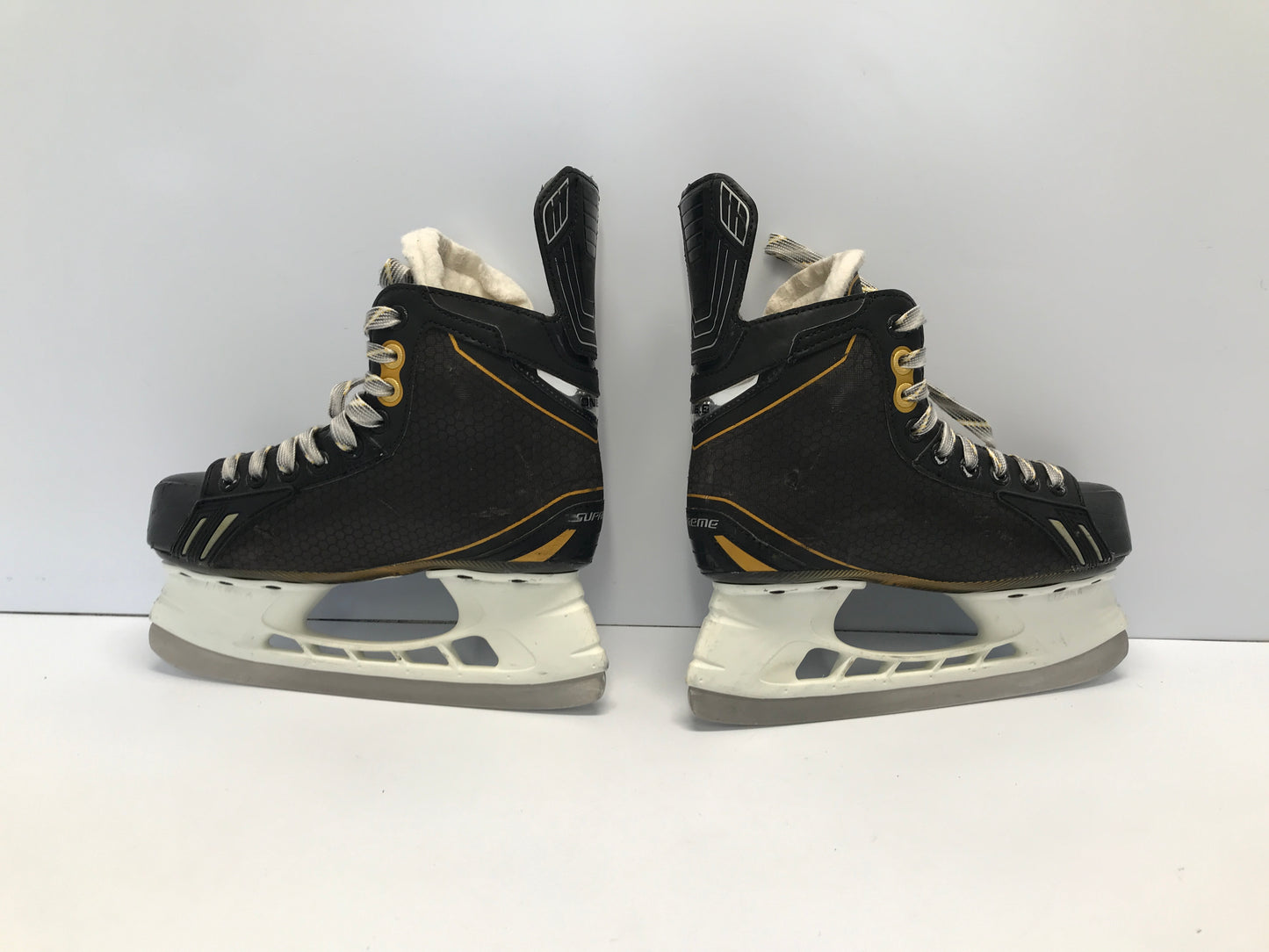 Hockey Skates Child Size 4.5 Shoe Size 3 Skate Bauer Supreme One.6 Excellent