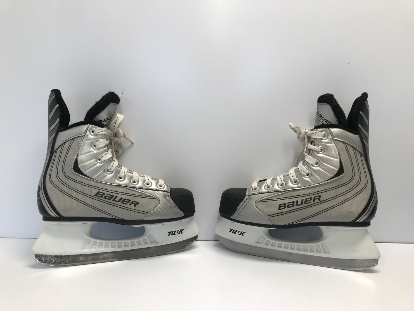 Hockey Skates Child Size 4.5 Shoe Size Bauer Excellent