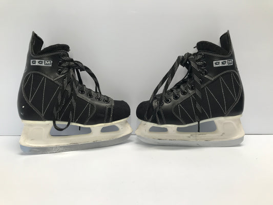 Hockey Skates Child Size 4 Shoe Size 3 CCM Excellent