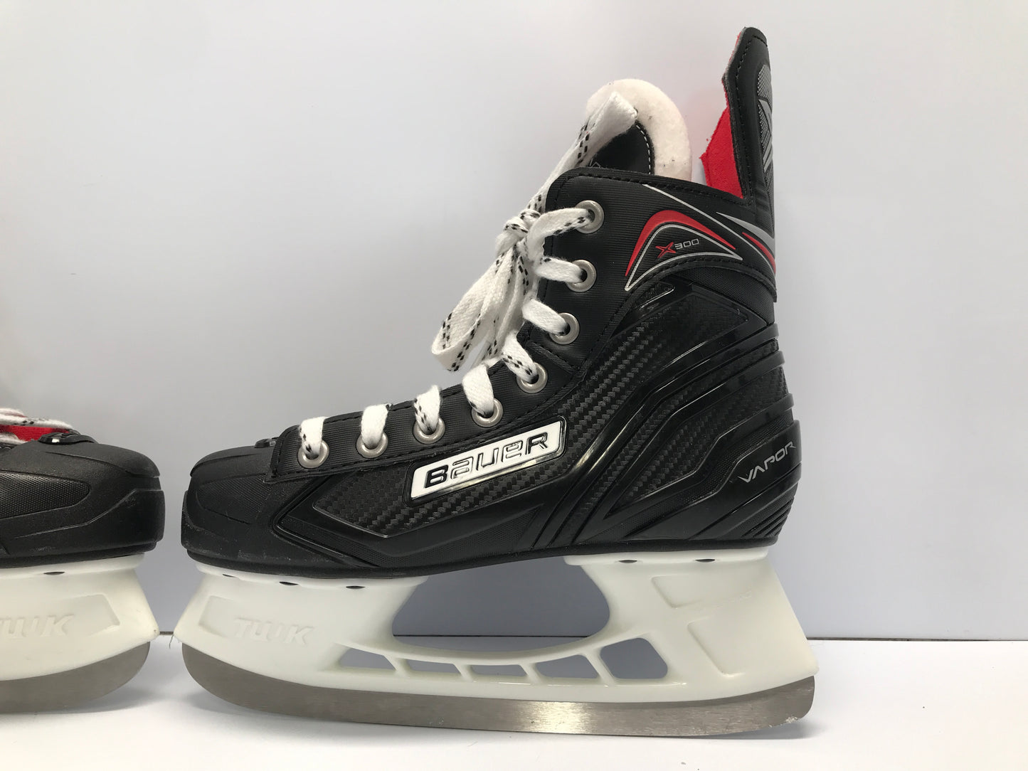 Hockey Skates Child Size 4 Shoe Size 3 Skate Bauer Vapor X300 Like New