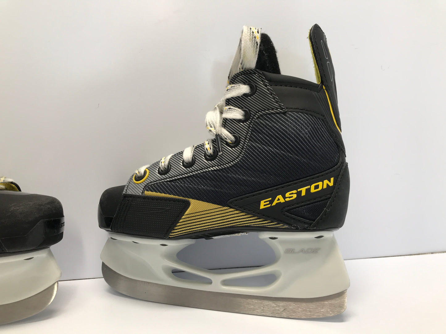 Hockey Skates Easton First Response Child Size 12.5 Shoe Size Skates Size 11.5 Like New