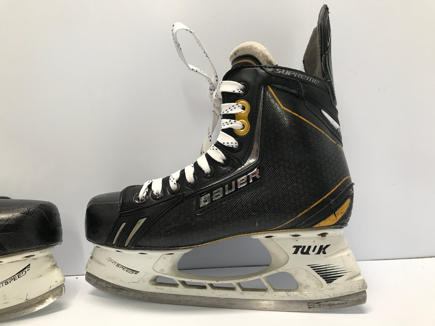 Hockey Skates Men's Senior Size 7.5 Shoe Size 6 Bauer Supreme One .7 Outstanding Quality