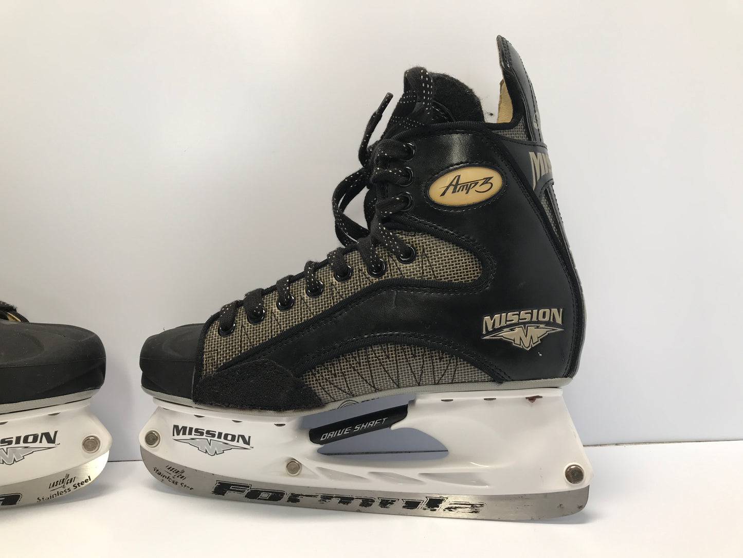 Hockey Skates Men's Senior Size 7.5 Shoe Size 8.5 Mission Amp 3 Excellent