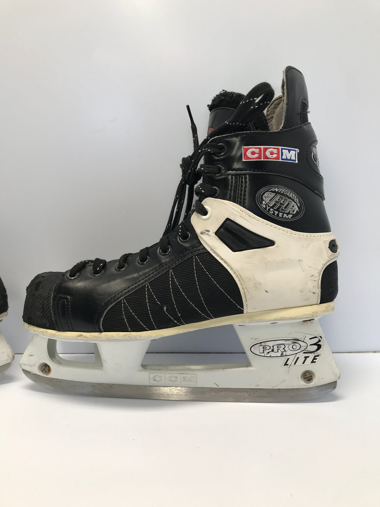 Hockey Skates Men's Senior Size 9 Shoe Size No Skate Size CCM Tacks