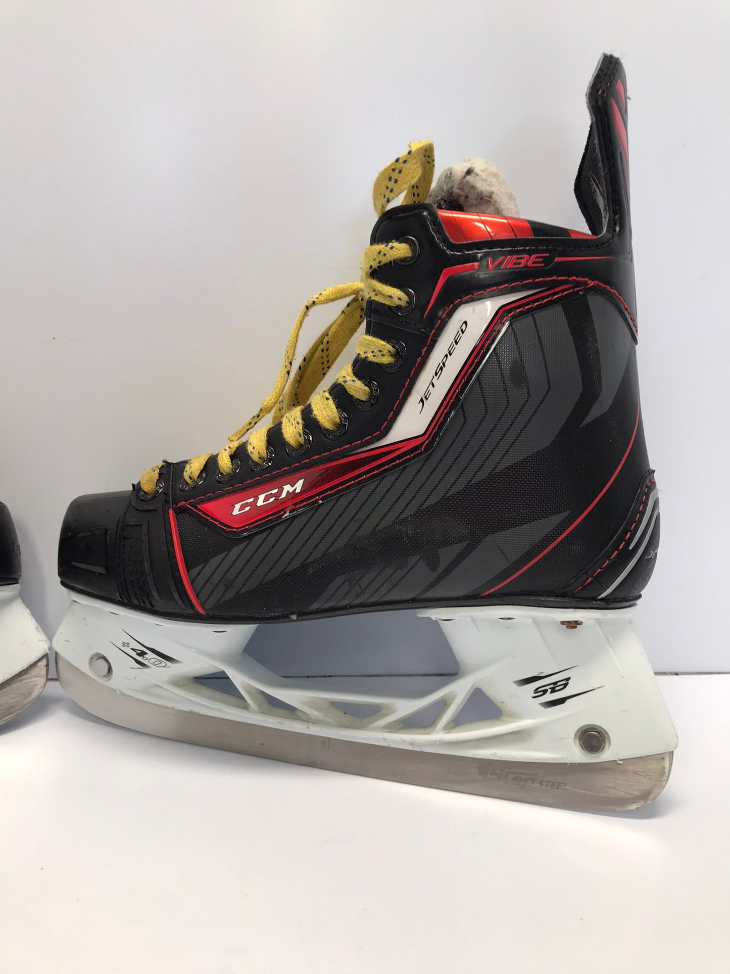 Hockey Skates Men's Size 6.5 Shoe 5 Skate Size CCM Jet Speed Vibe