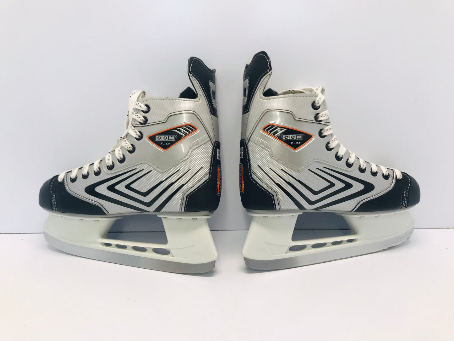 Hockey Skates Men's Size 7 Shoe 5.5 Skate Size CCM Custom New