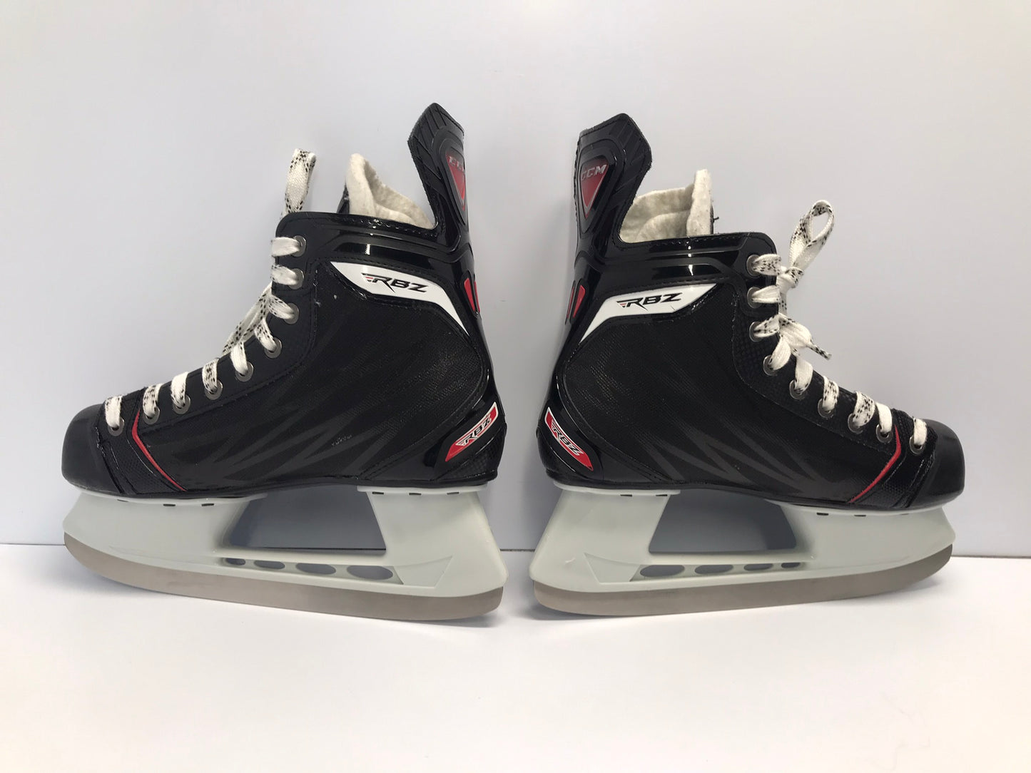 Hockey Skates Men's Size 7 Shoe 5.5 Skate Size CCM RBZ New
