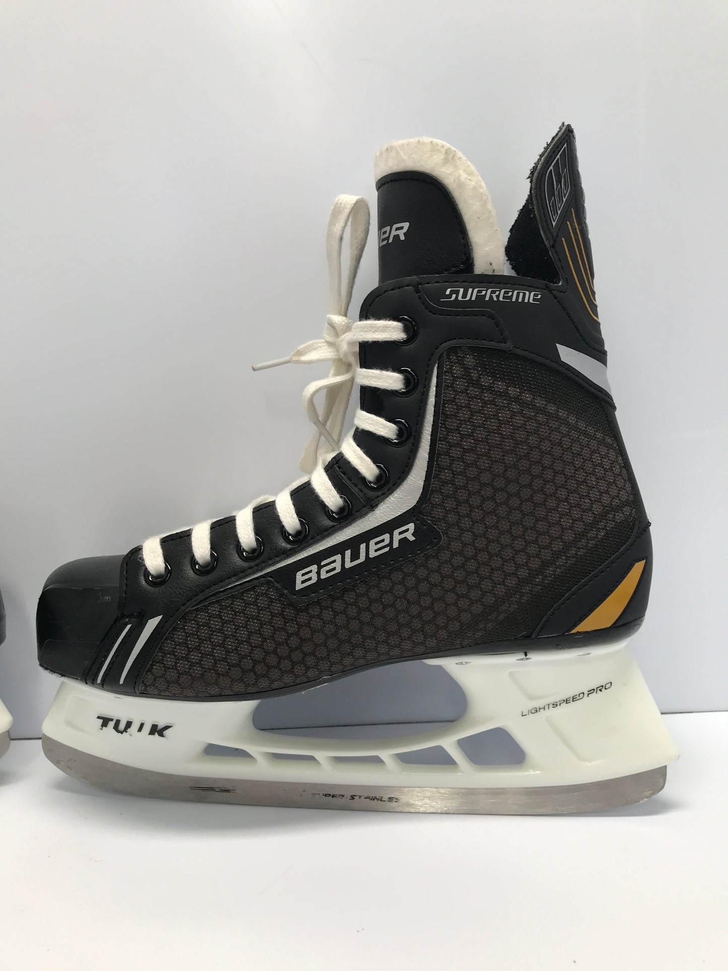Hockey Skates Men's Size 9.5 Shoe Size 8 Skate Size Bauer Supreme NEW