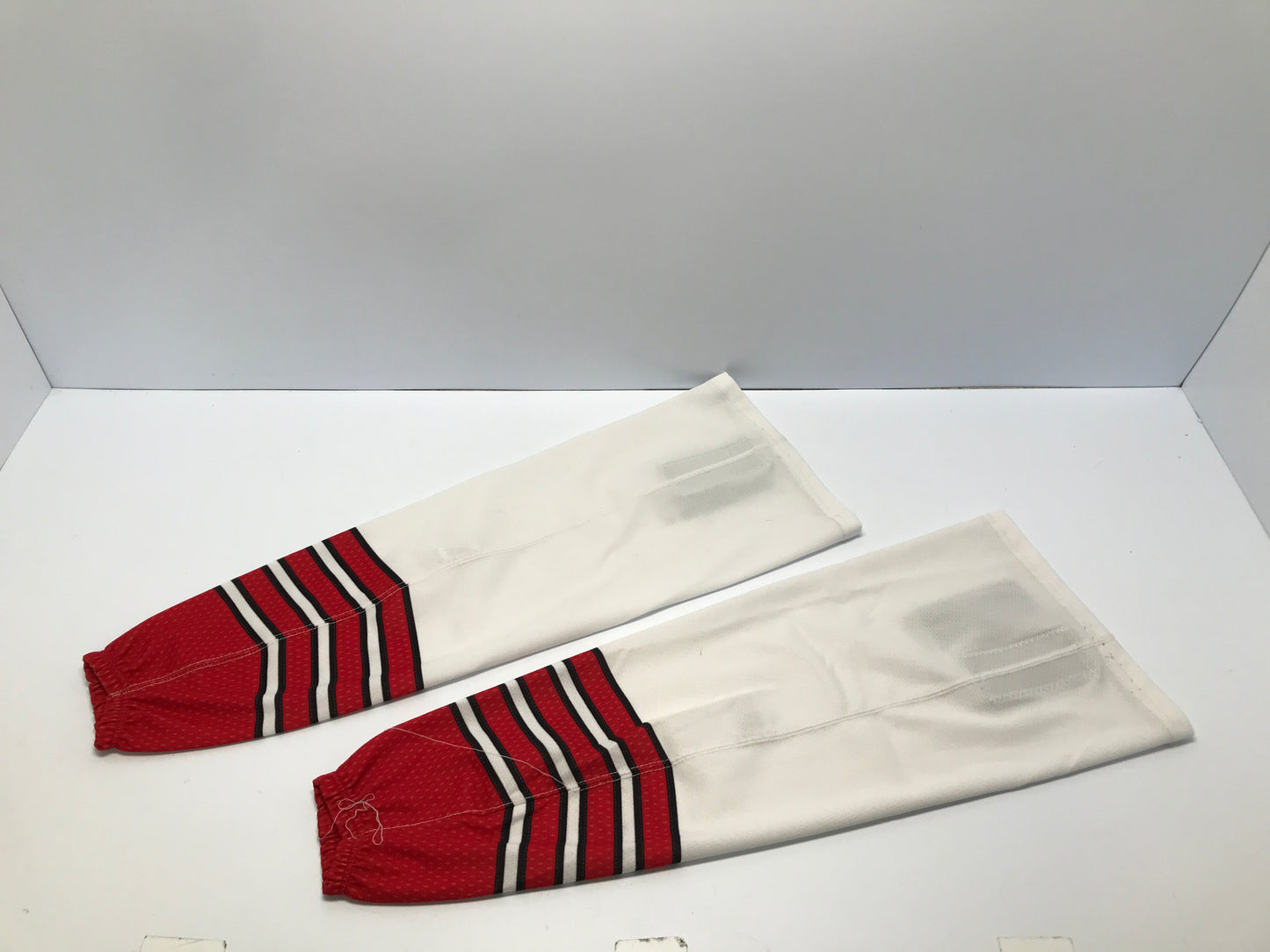Hockey Socks Junior 24in Intermediate Velcro Tabs Red White Red White Few Marks