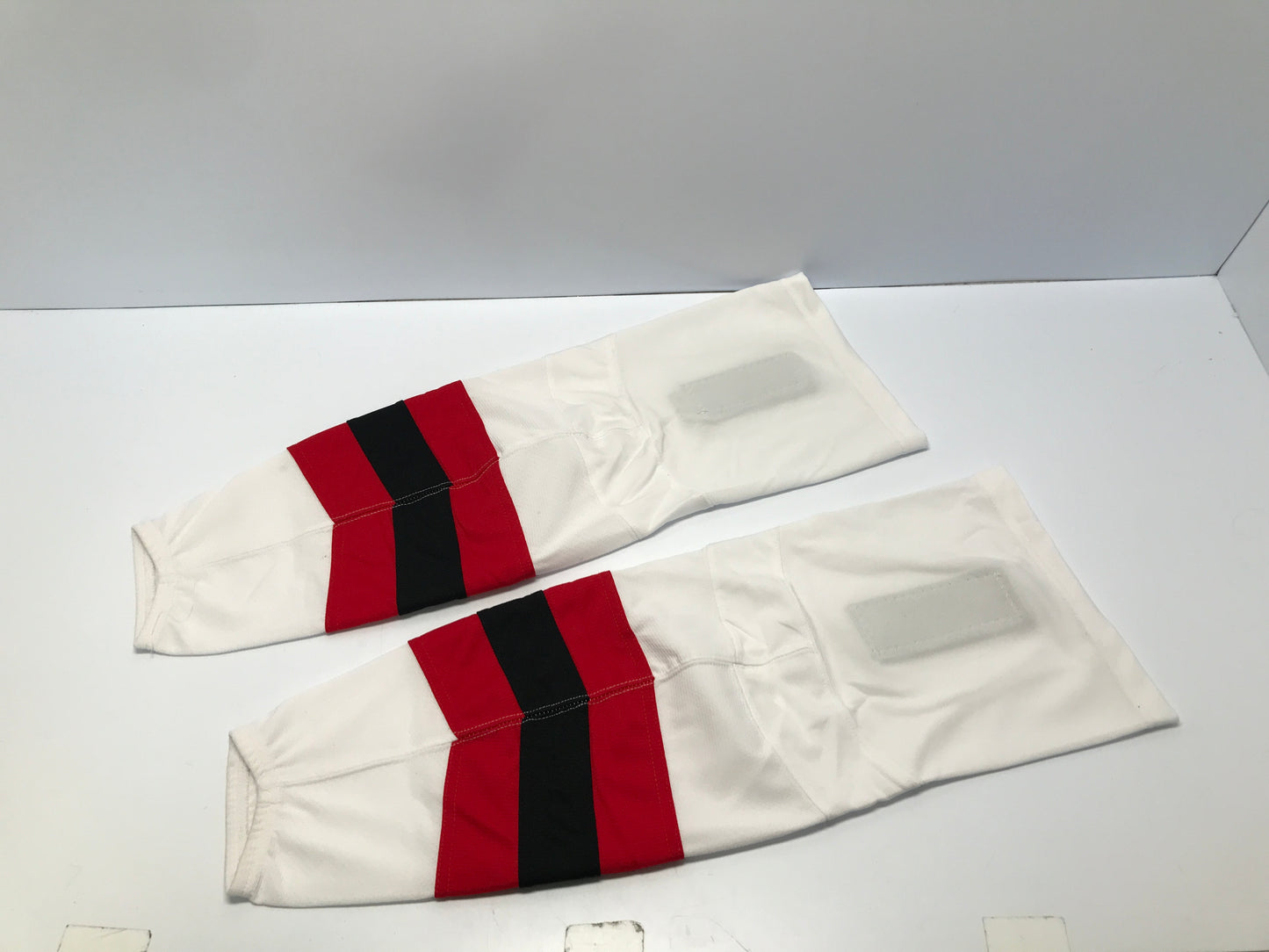 Hockey Socks Junior 24in Intermediate Velcro Tabs Red White Red White Like New