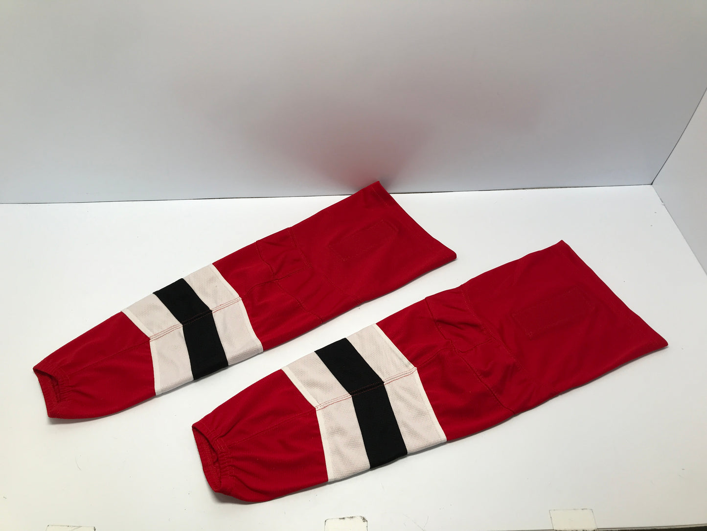 Hockey Socks Junior Intermediate 24in Velcro Tabs Red White Black Like New Quantity