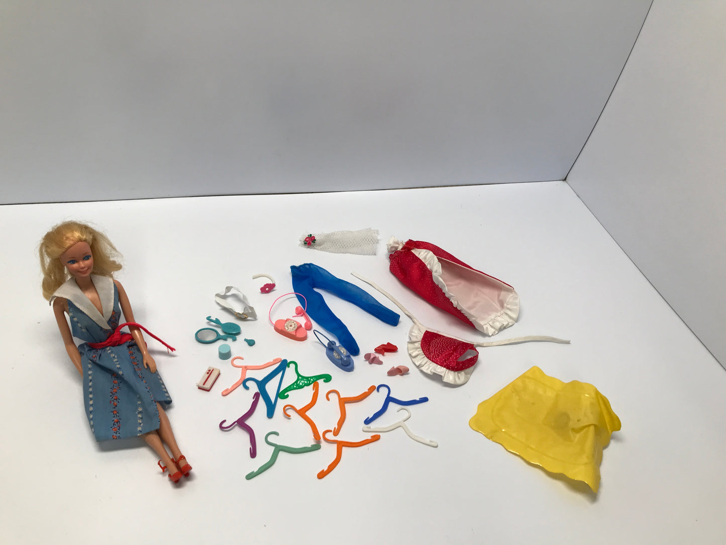 Vintage 1979 Barbie Beginners Fashions #1370 With Accessories