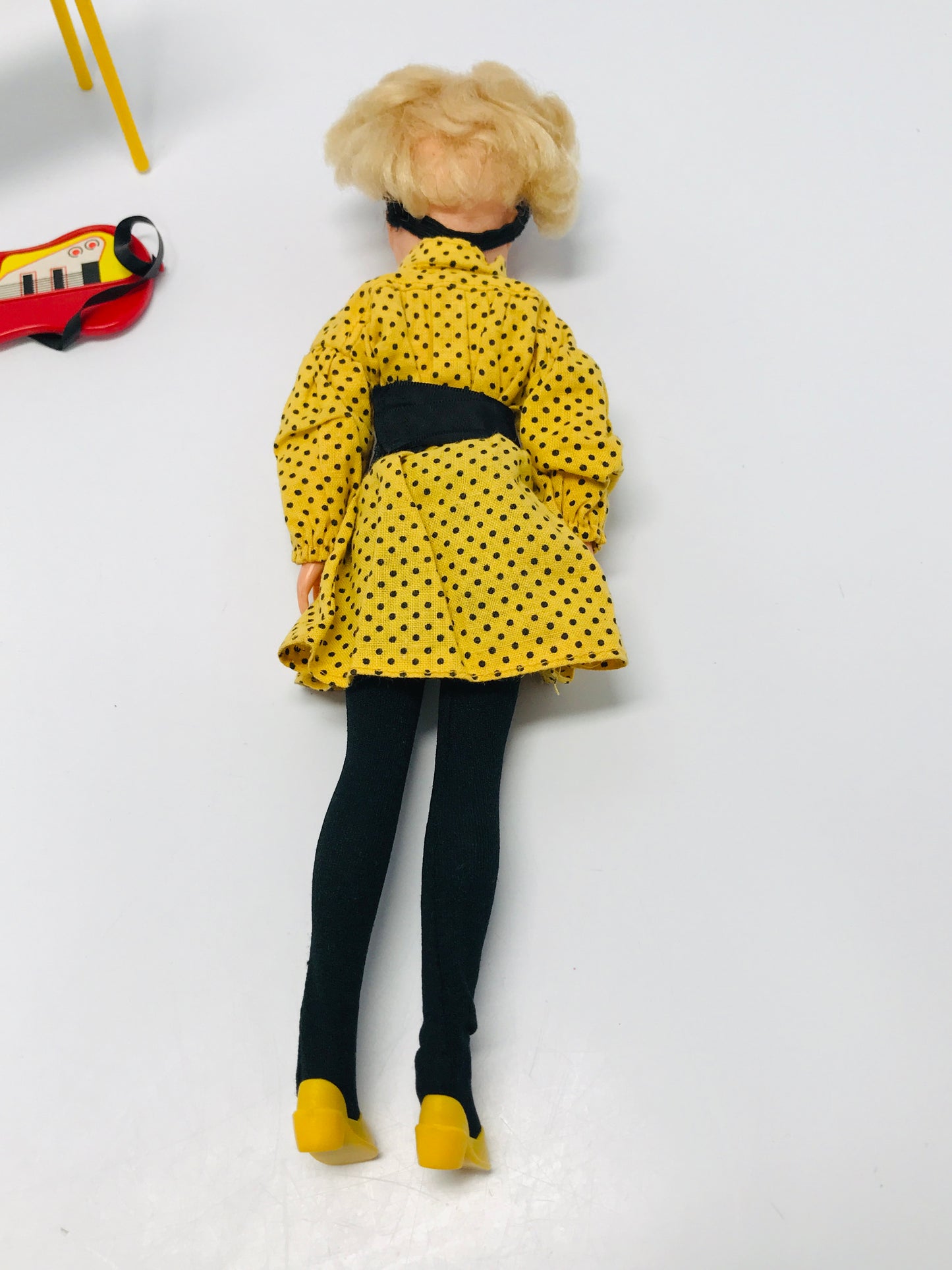 Vintage 1983 Pedigree Sindy Pop Singer Disco Doll In Original Outfit Keyboard And Guitar UK