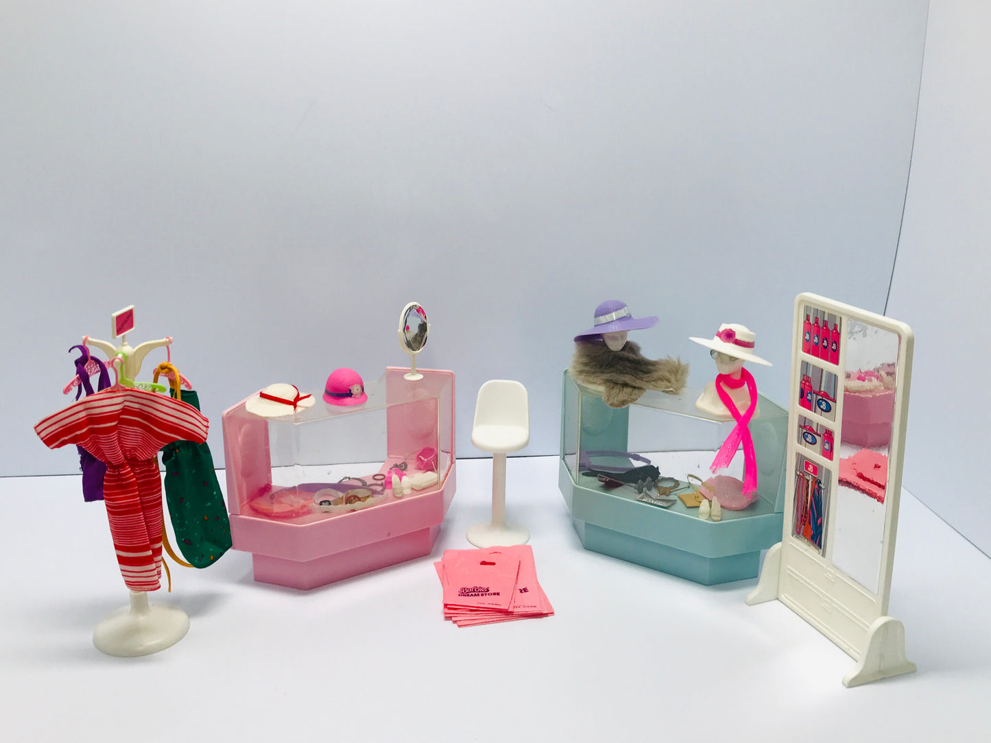Vintage 1982 Barbie Dream Store Fashion Department Set Excellent