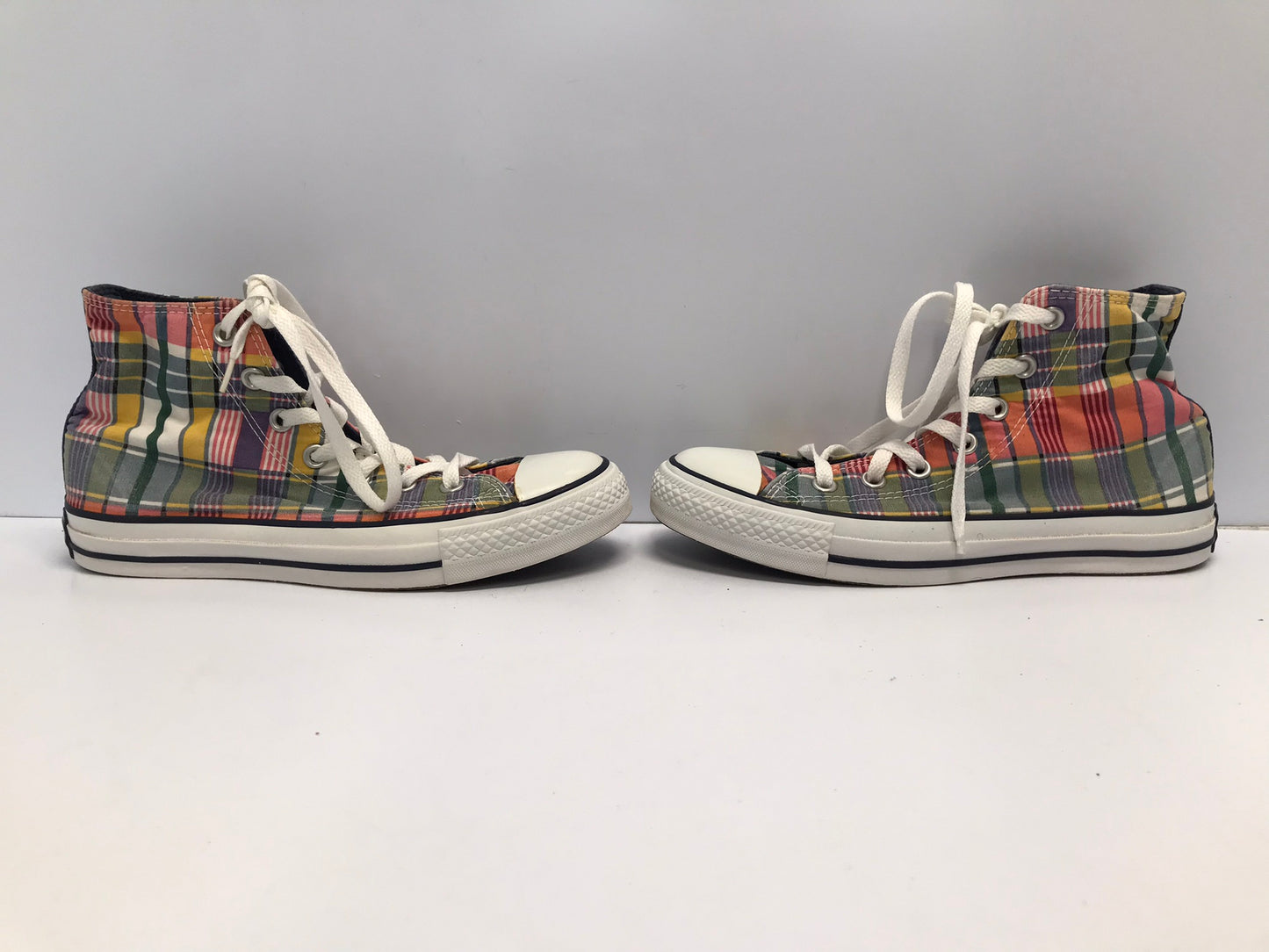 Converse Chuck Taylor All Star High Top Runners Men's Size 6 Ladies Size 8 Like New