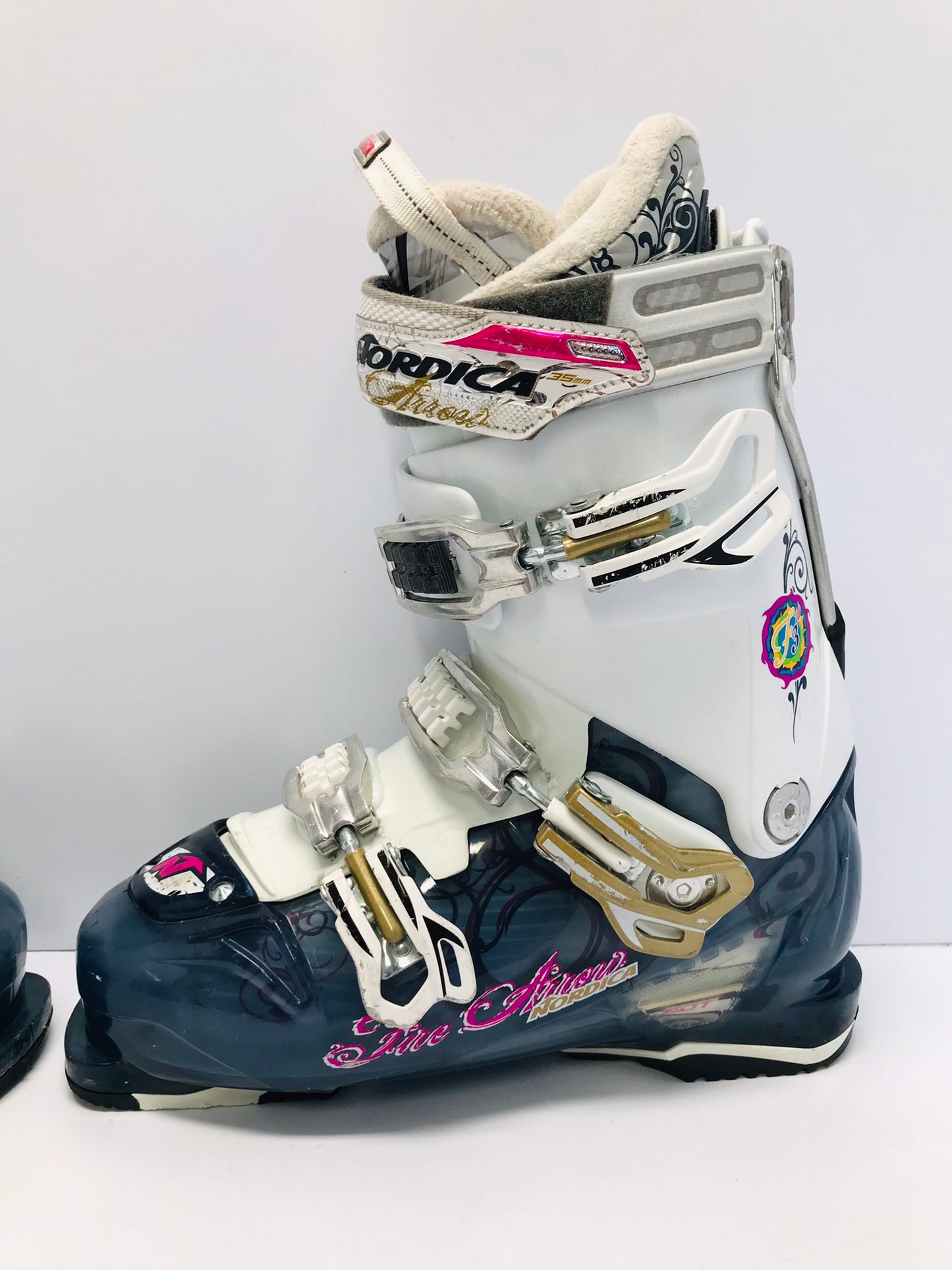 Ski Boots Mondo Size 26.5 Ladies Size 9.5 305 mm Nordica FireArrow Blue White Pink Excellent