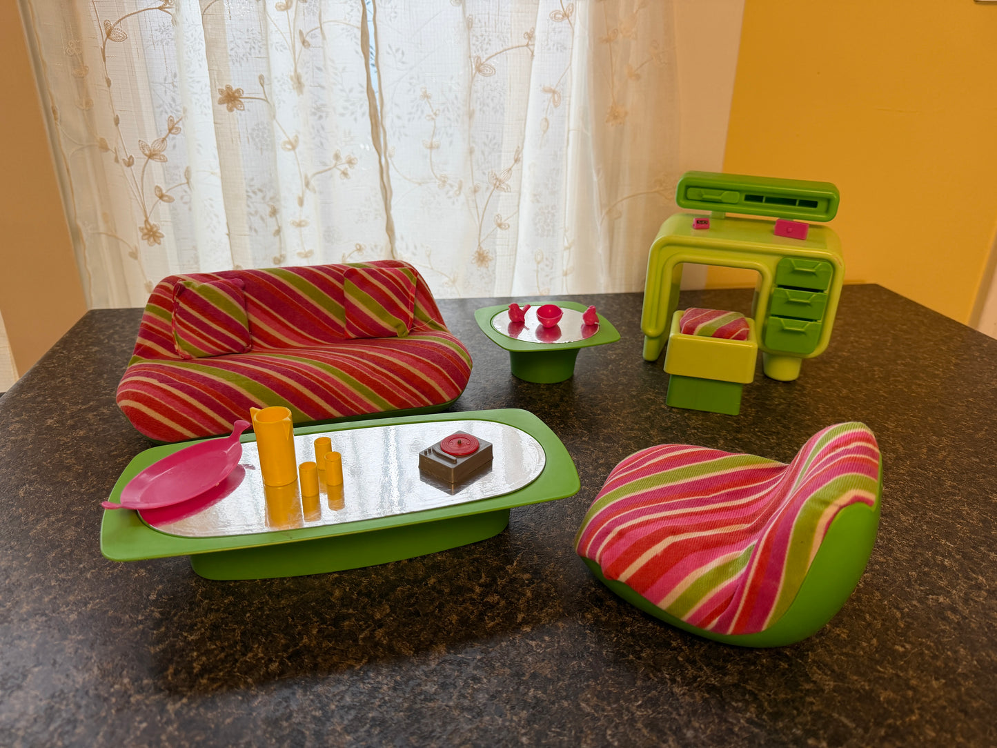 Vintage 1977 Mattel Barbie Modern Dream Furniture Living Room Collection And Dinning Set