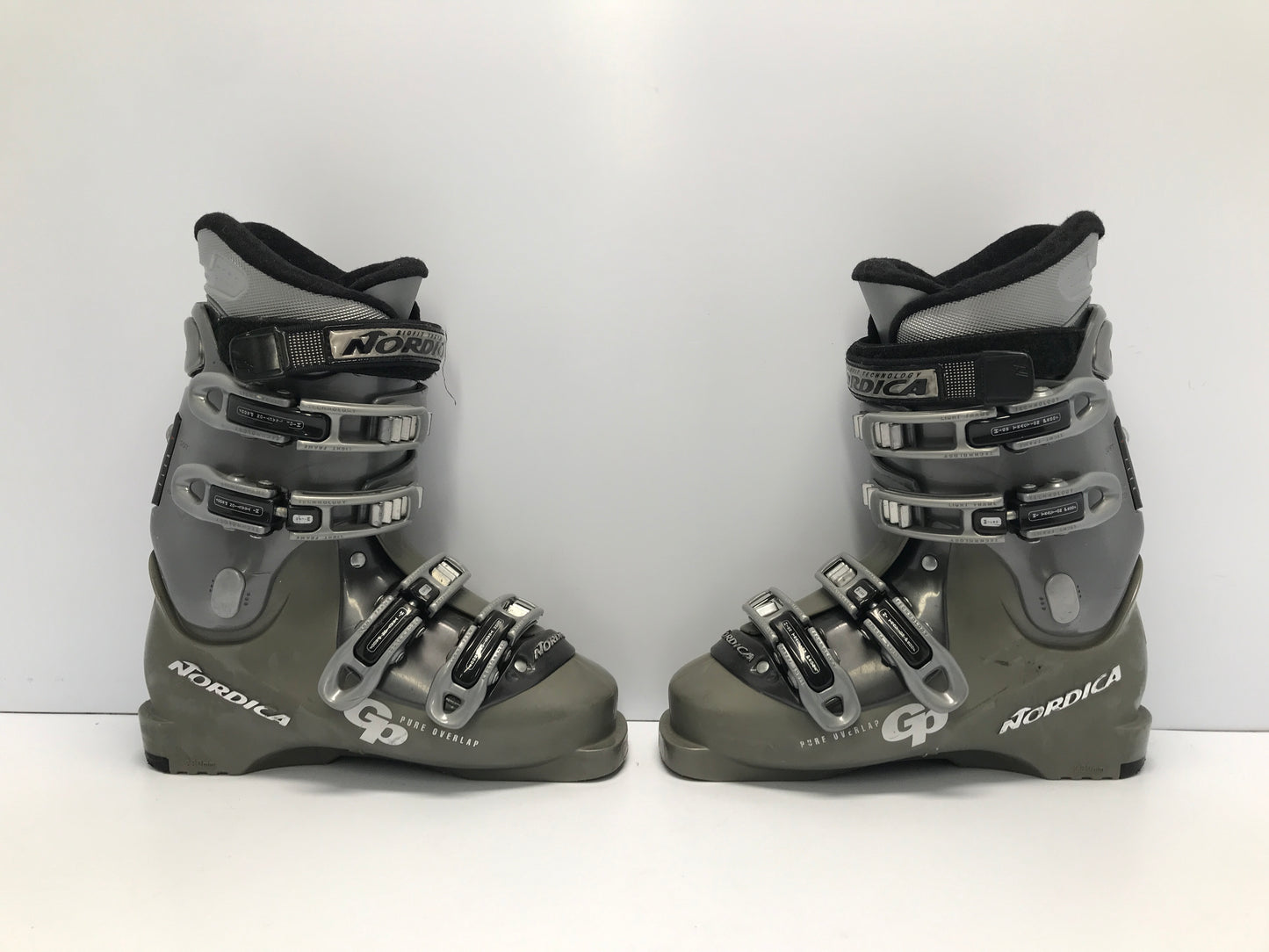 Ski Boots Mondo Size 24.0 Men's Size 6 Ladies Size 7 280 mm Nordica GP Overide Grey Sage Excellent