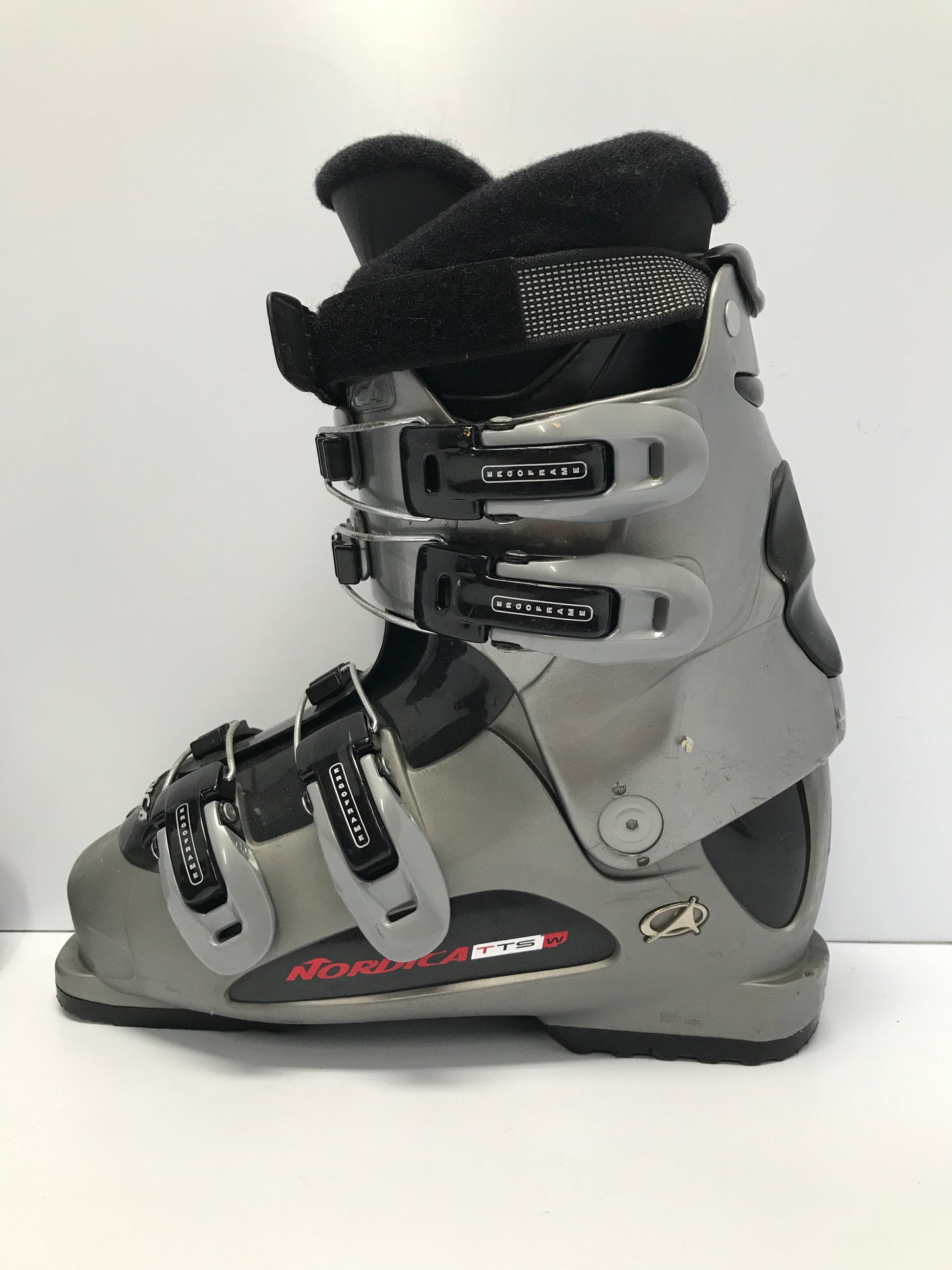 Ski Boots Mondo Size 24.5 Men's Size 6.5 Ladies Size 7.5 280 mm Nordica Grey Black