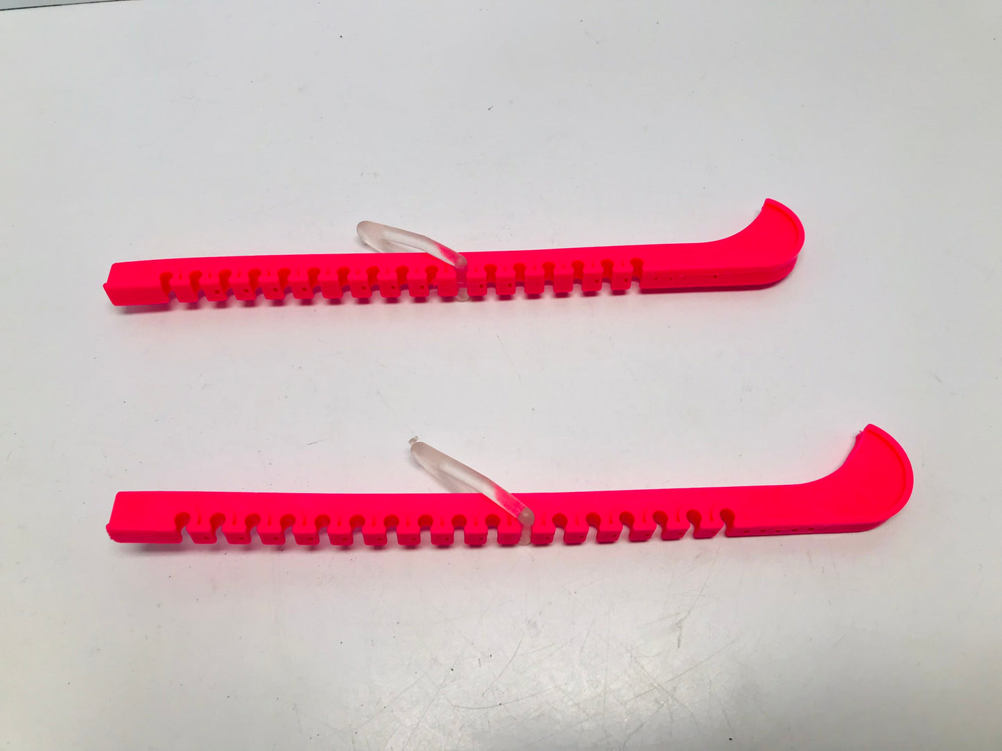 Figure Skates Guard Ladies Size 6-10 Fushia