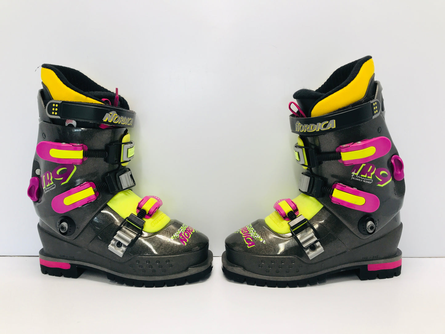 Ski Boots Mondo Size 24.0 Women 7 shoe 279 mm Nordica Tour Randonee Alpine Touring Boots Up Hill and Down Hill Back Country