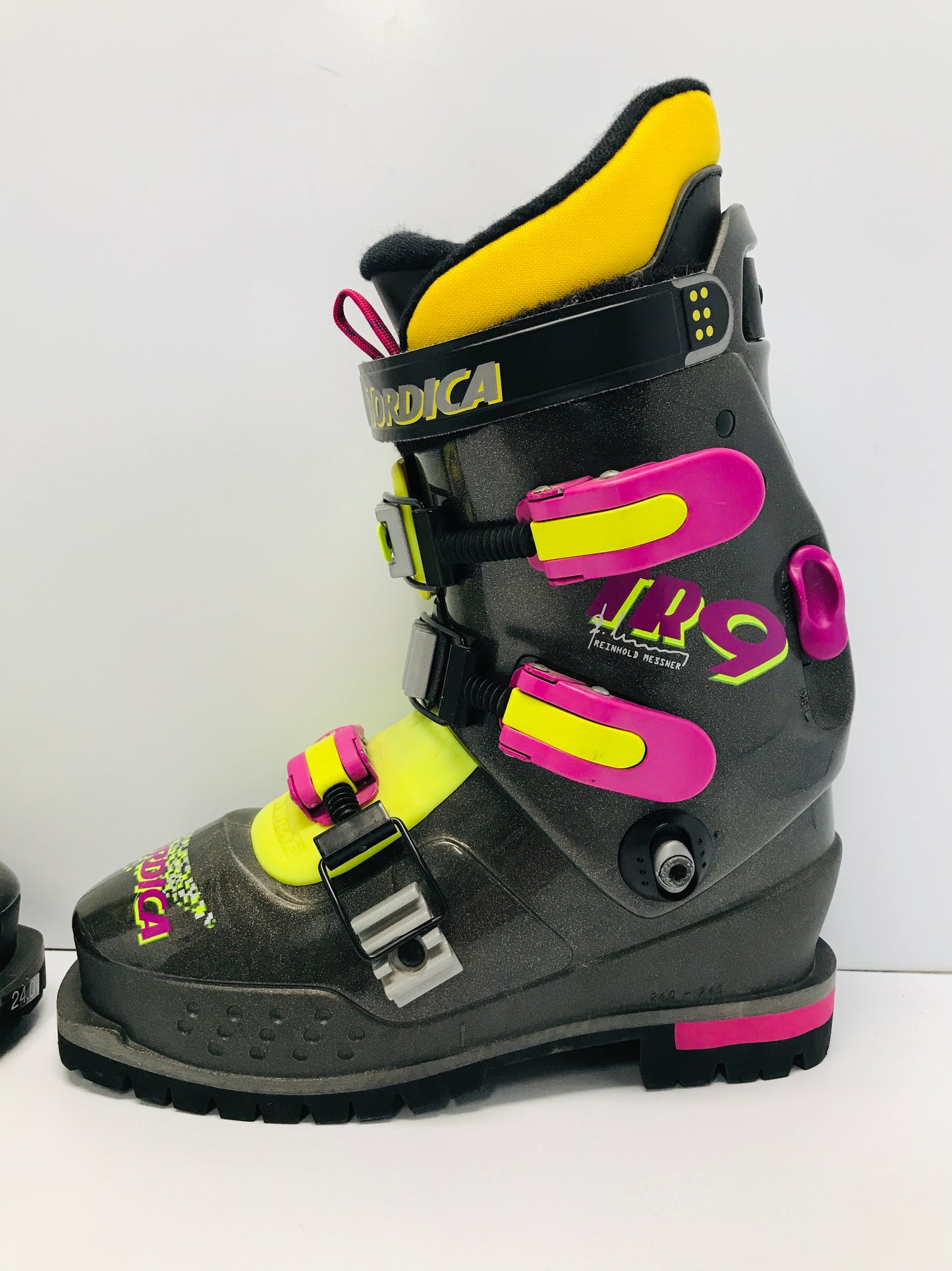 Ski Boots Mondo Size 24.0 Women 7 shoe 279 mm Nordica Tour Randonee Alpine Touring Boots Up Hill and Down Hill Back Country
