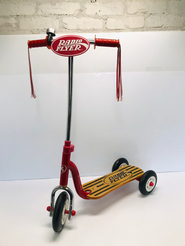 Children's Deluxe Radio Flyer Scooter Wood and Metal Adjustable Hight Bell and Streamers Like New