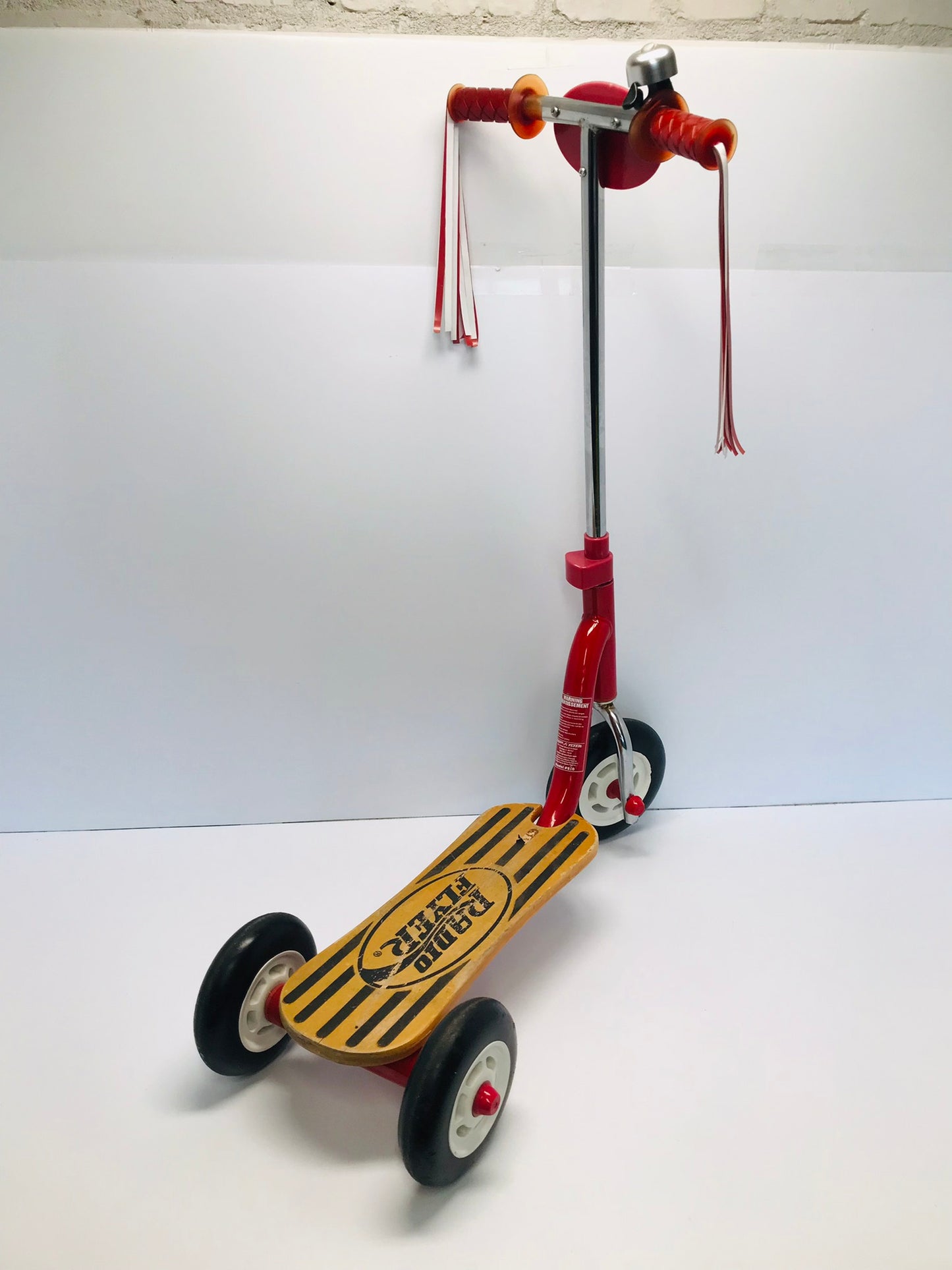 Children's Deluxe Radio Flyer Scooter Wood and Metal Adjustable Hight Bell and Streamers Like New