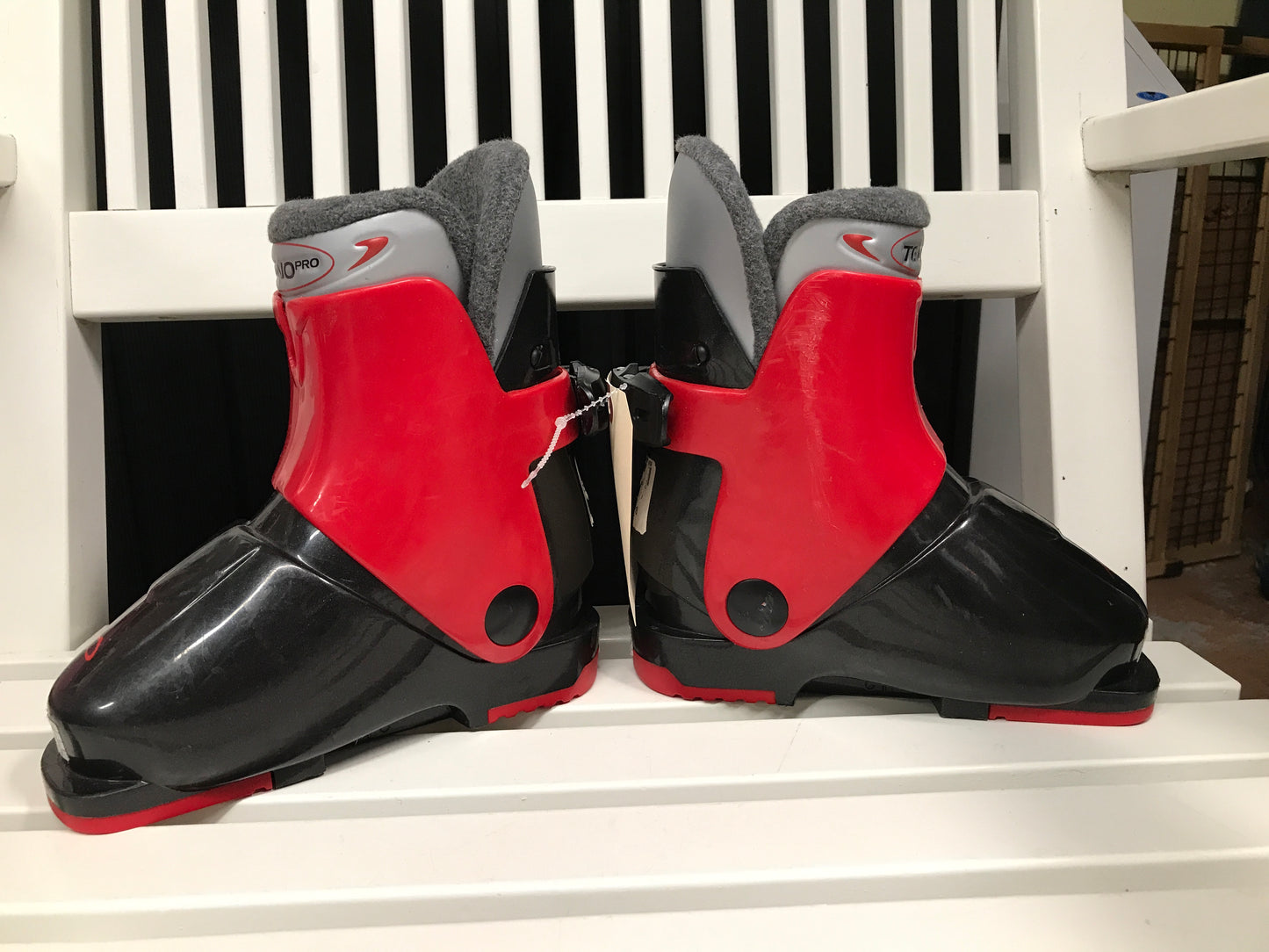 Ski Boots Mondo Size 17.5 child Size 9 Tecno 212 mm Black Red Grey Excellent