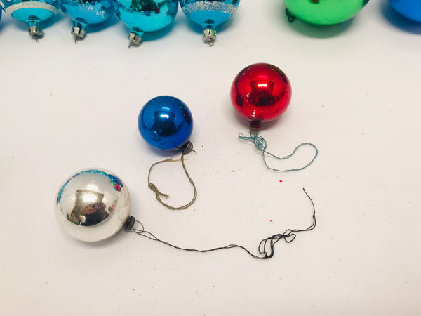 Christmas 14 Tree Ball Ornaments Vintage Assorted Size and Color White Snow Frosting
