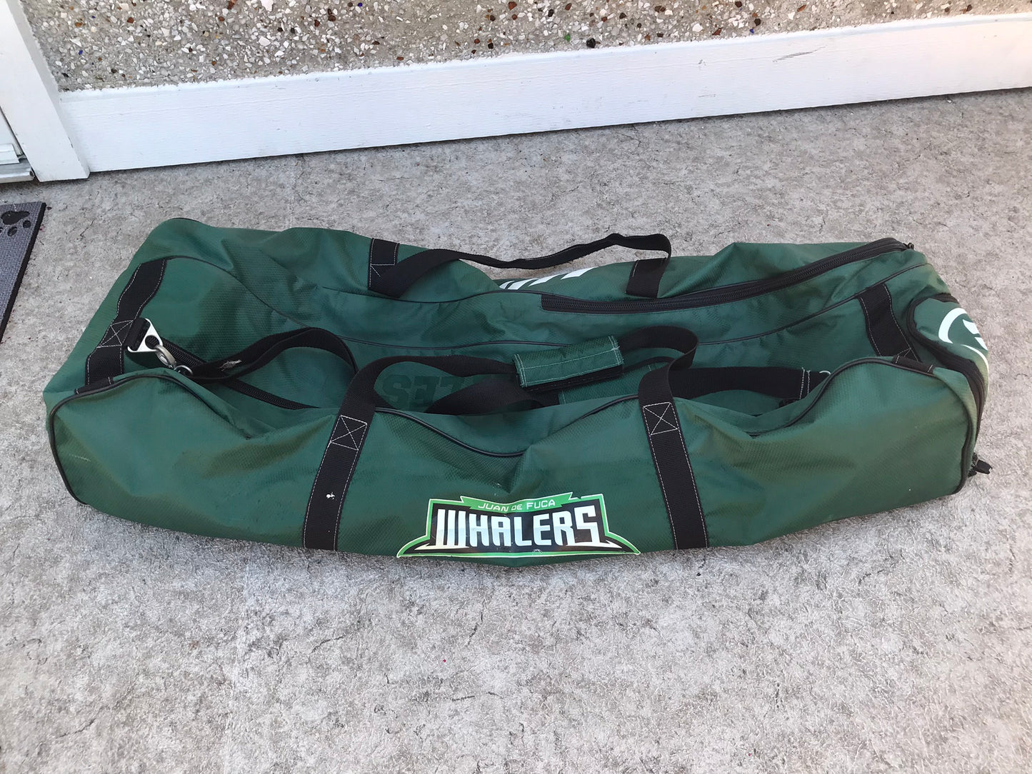 Lacrosse Bag Junior Large Warrior Sports Bag Duffle Hockey Style Bag Like New Perfect Zippers