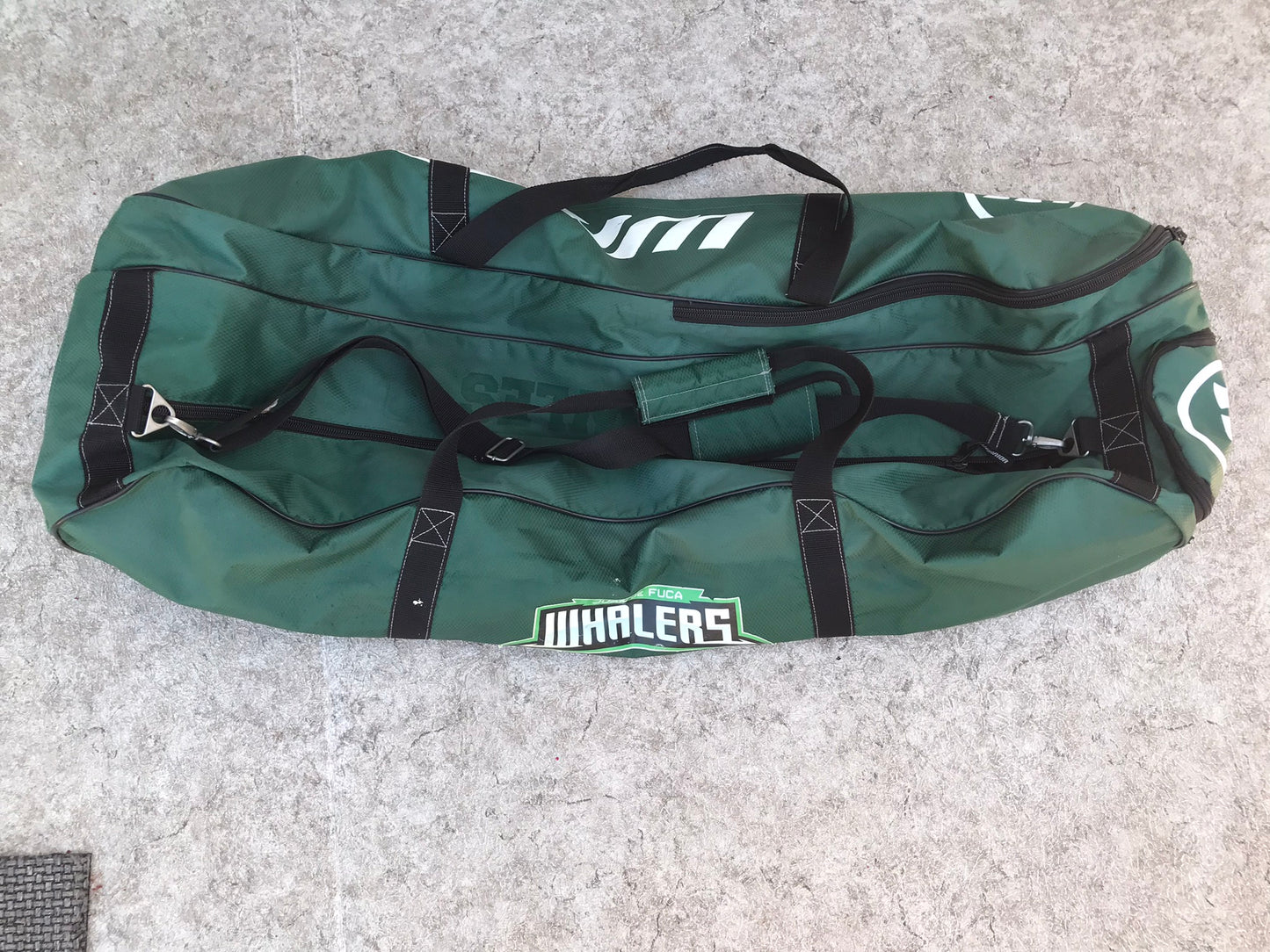 Lacrosse Bag Junior Large Warrior Sports Bag Duffle Hockey Style Bag Like New Perfect Zippers