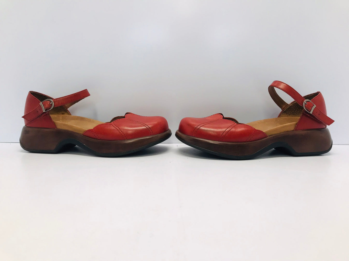 Ladies Dress Shoes Size 8.5 Euro 39 Dansko With Arch Support Leather Made In Europe Red Worn Once Retail 239.99