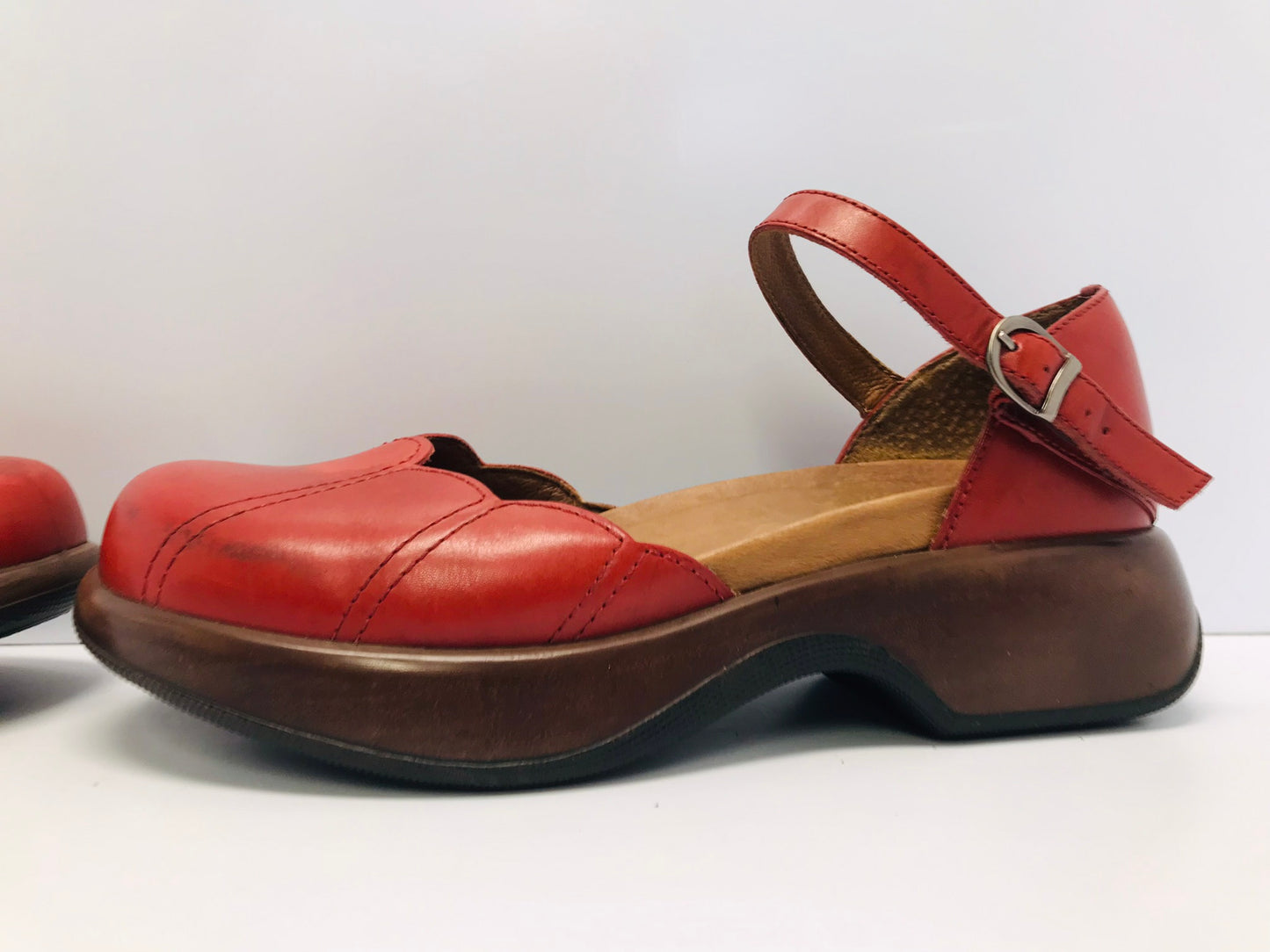 Ladies Dress Shoes Size 8.5 Euro 39 Dansko With Arch Support Leather Made In Europe Red Worn Once Retail 239.99