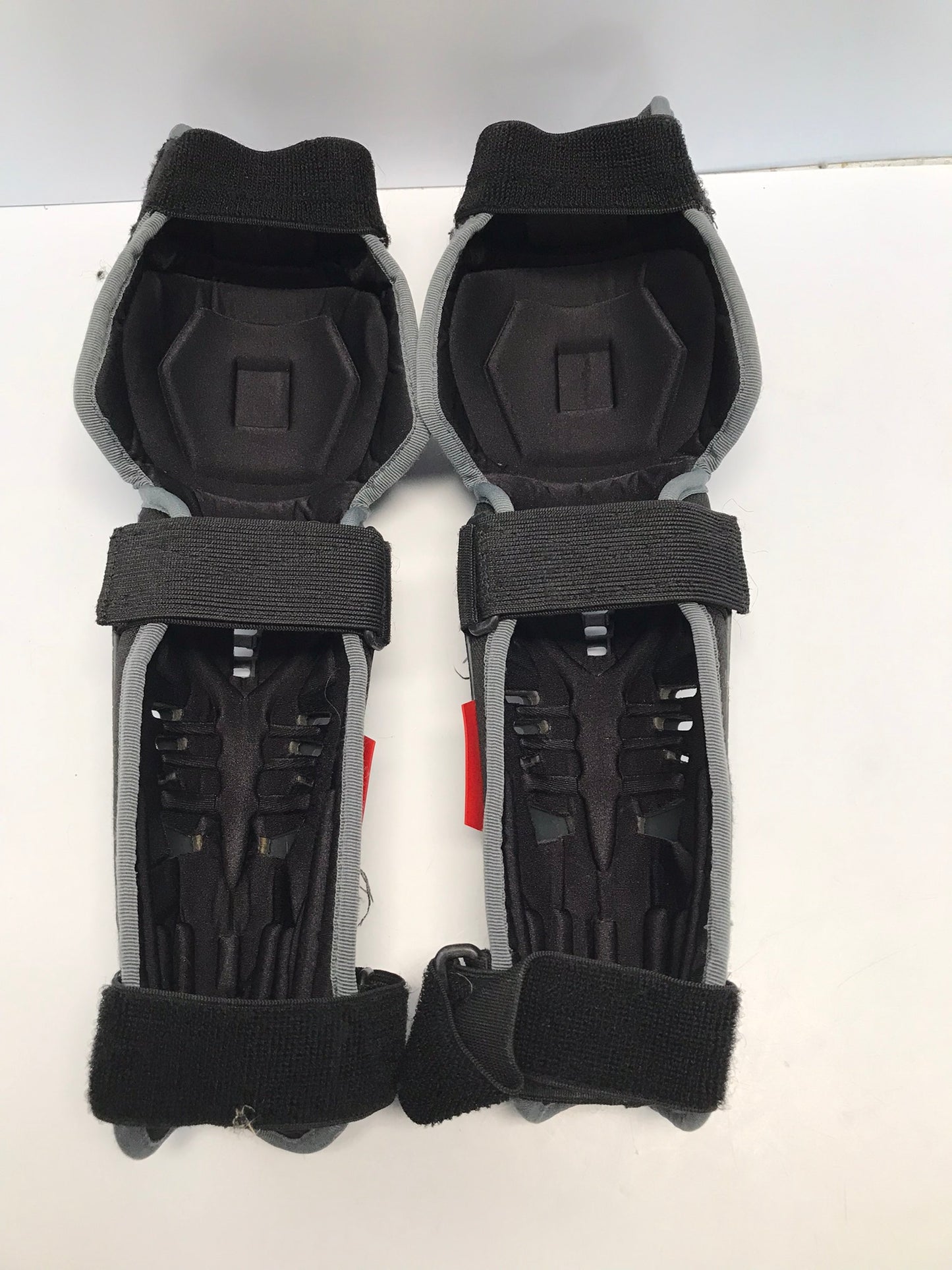 Motorcross BMX Dirt Bike Shin Pads Size Child Large-XLarge Juniors Mace Minor Scratches