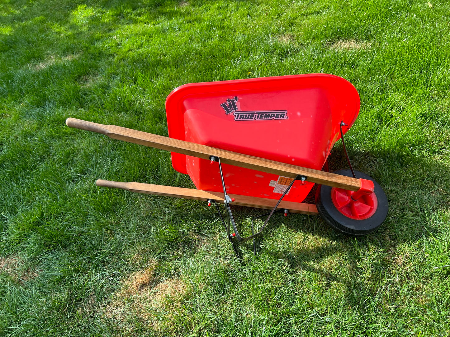 My Little Helper Child Size True Temper Garden Wheelbarrow Rubber Bucket Tires Wood Handle Age 3-8