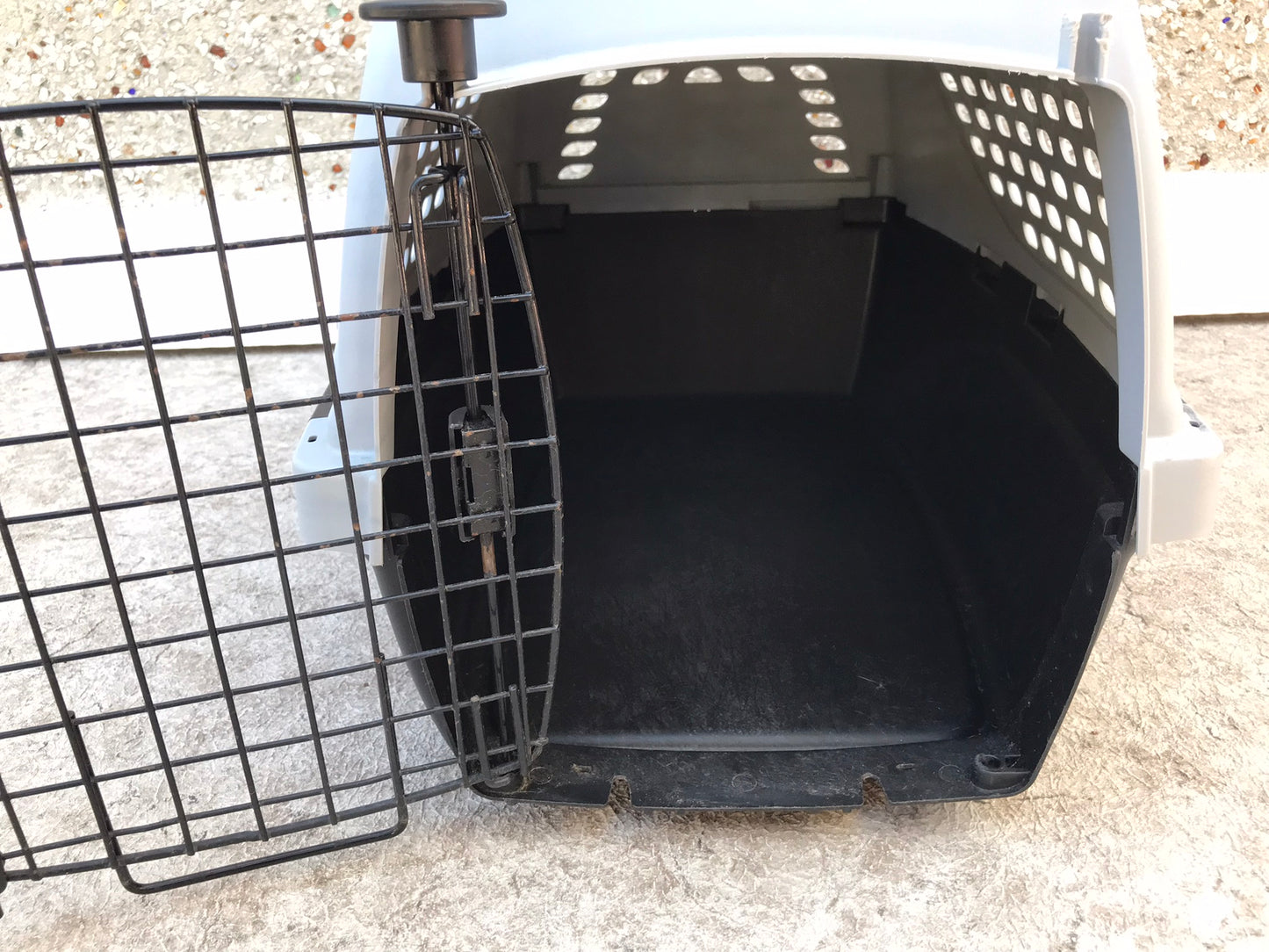 My Little Pet Shop Dog Cat Puppy Kennel Crate Excellent Grey 22 inchs Up To 20lbs