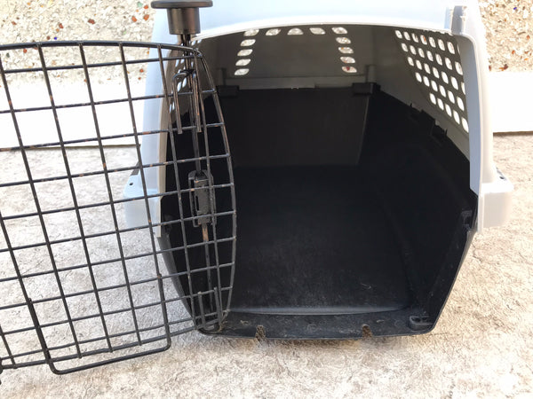 My Little Pet Shop Dog Cat Puppy Kennel Crate Excellent Grey 22 inchs Up To 20lbs