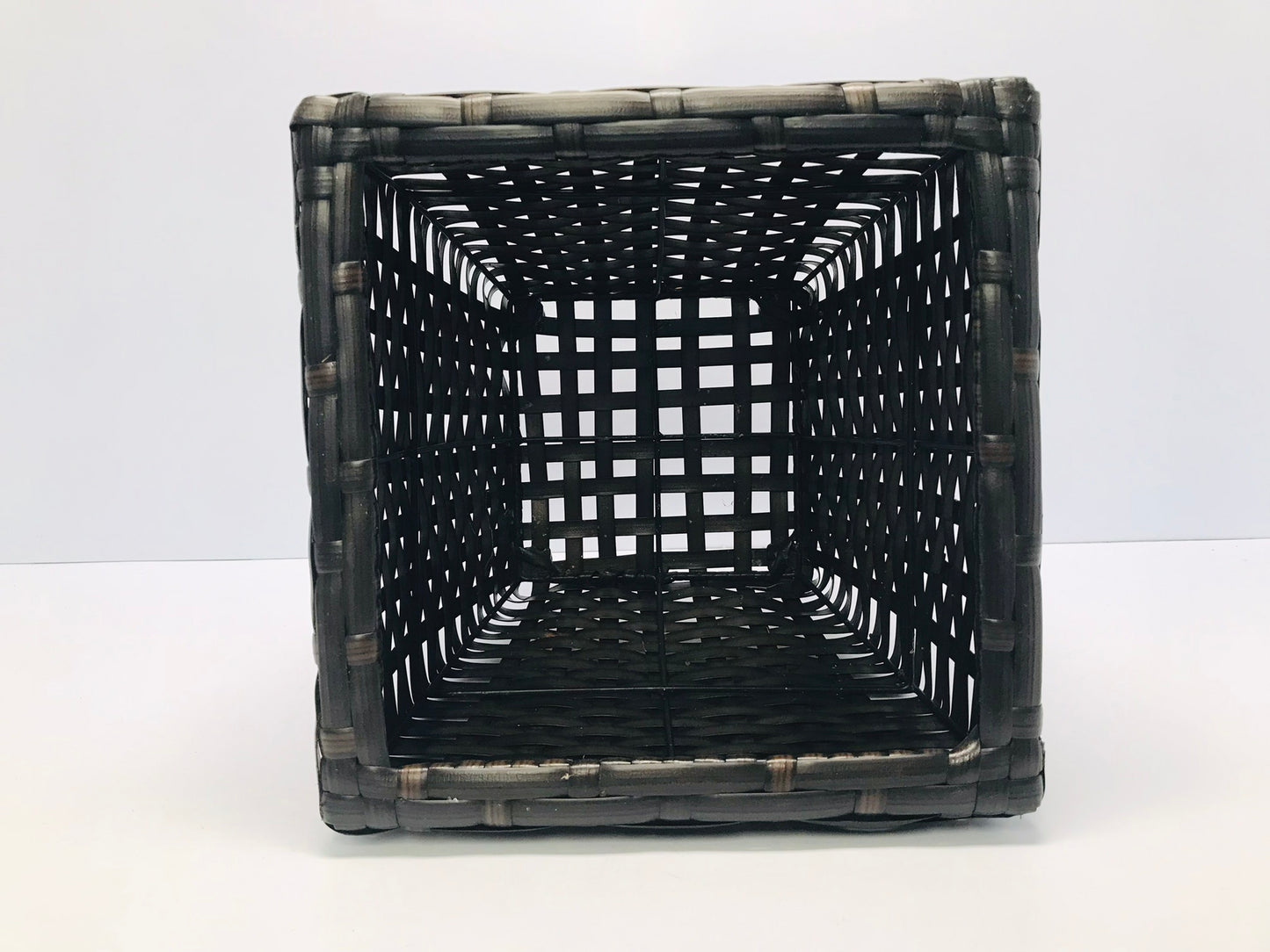 Outdoor Wicker Rattan Resin Plastic Coated Patio Garden Planter 10x10x12 Like New